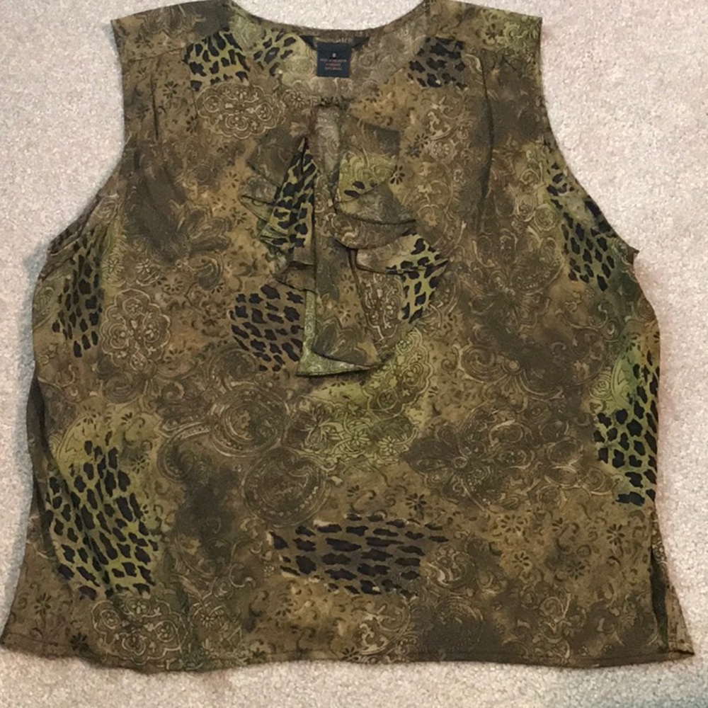 Professional sleeveless blouse with animal print